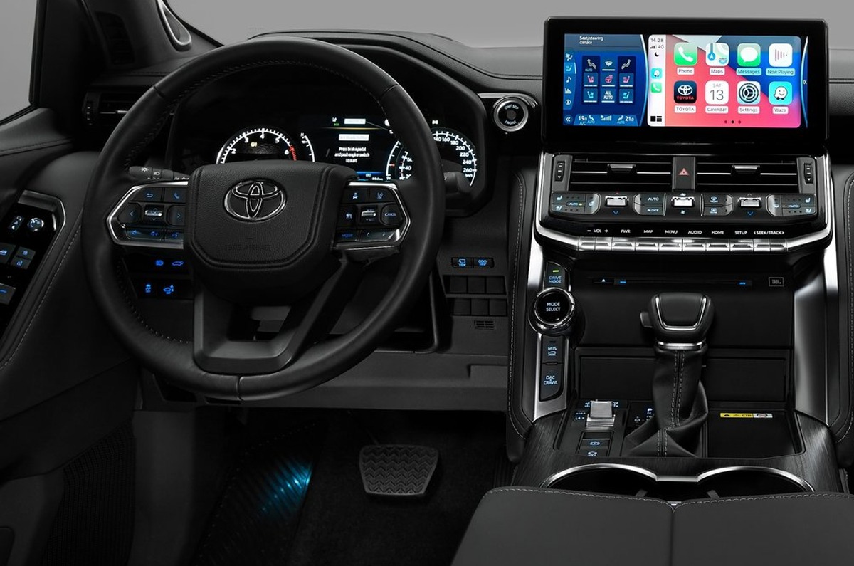 Toyota Land Cruiser 300 India price, launch date, booking details